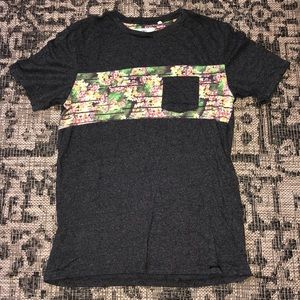 Size mens small, t-shirt!!